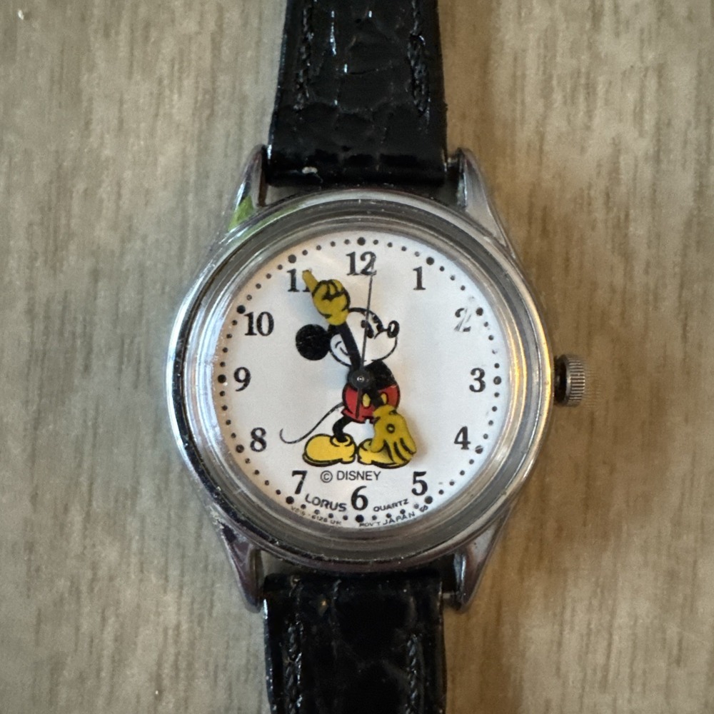 Vintage Lorus Disney Quartz Mickey Mouse Watch V515-6080 Black Leather Band